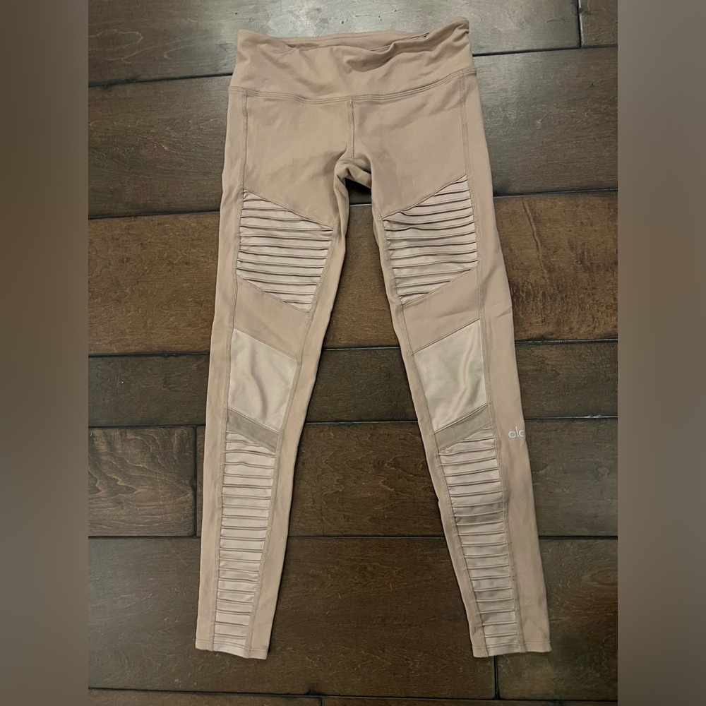 7/8 High-Waist Moto Legging. Size small (4-6). Light purple/gray